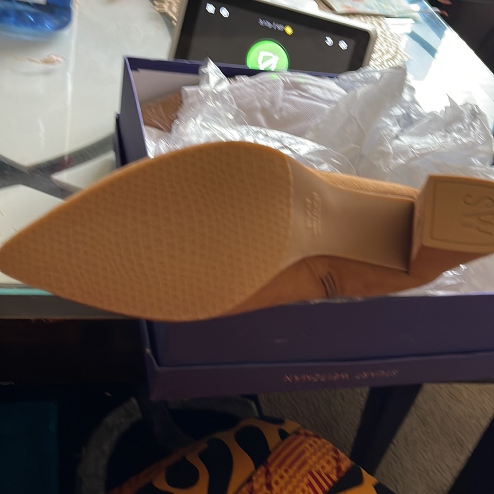 Stuart Weitzman - Picture 4 of 4